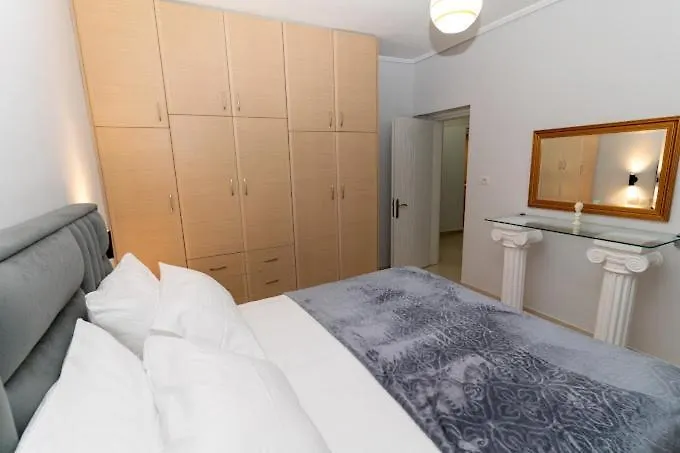 Enzo Apartment Sarande 0*,  Albania